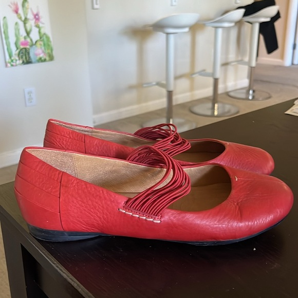 Indigo Size 11 Red Ballet Flats by Clark’s - Picture 2 of 3